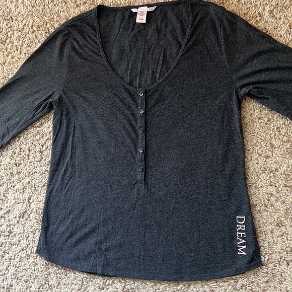 NEW condition Victoria’s Secret super soft scoop-neck henley sleep tee in size S - Picture 3 of 5